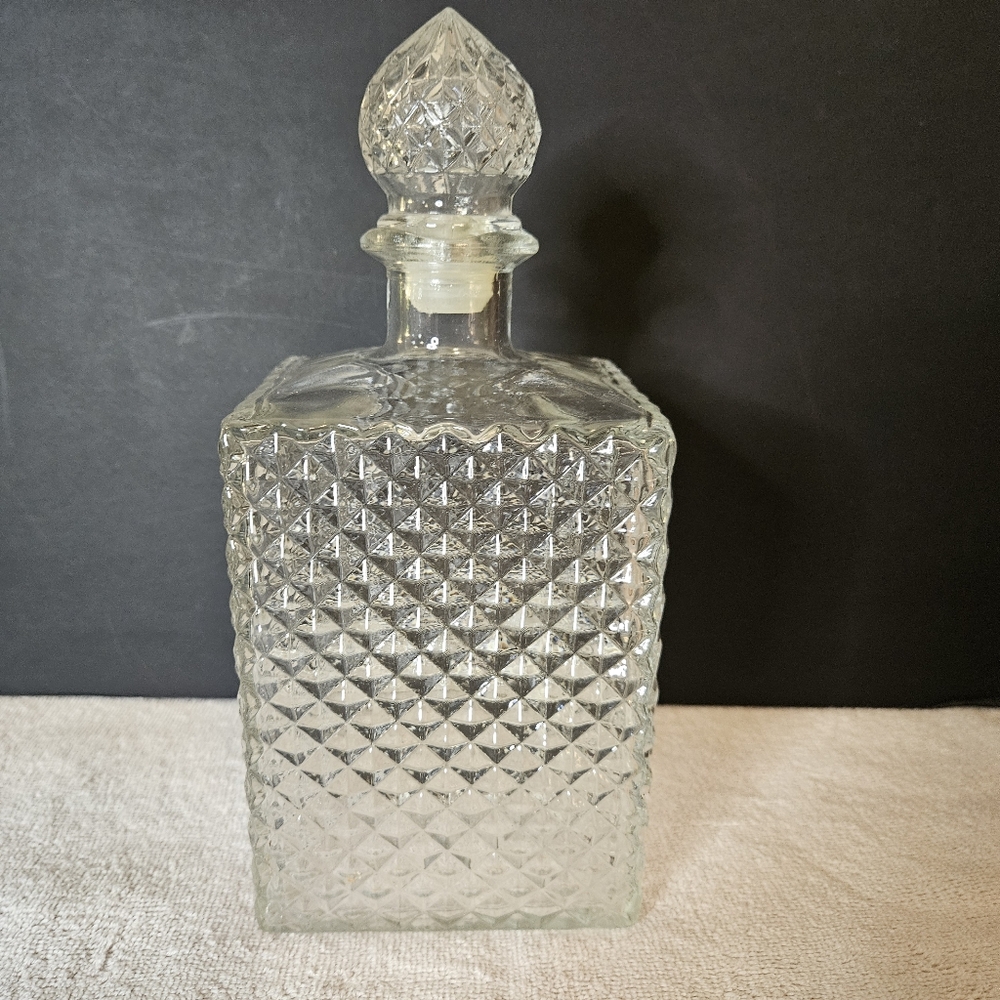 Vintage MCM 1958 Thatcher Crystal Glass Diamond Pattern Decanter Barware.